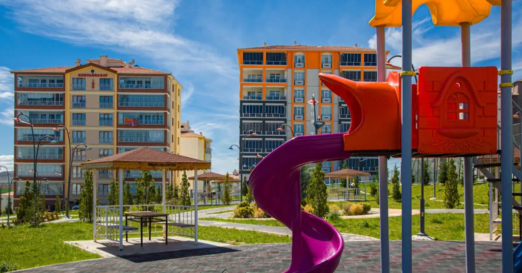 découvrez notre parc de loisirs résidentiel, un lieu idéal pour des vacances en famille alliant détente, divertissement et nature.