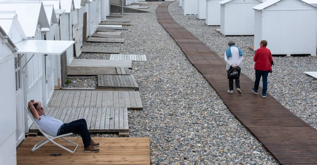 locations de chalets en bord de mer pour des vacances inoubliables alliant confort et vue imprenable sur l'océan.
