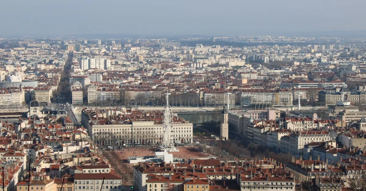 découvrez les quartiers de lyon, leurs ambiances uniques, leurs attractions principales et tout ce qu'il faut savoir pour bien explorer la ville.