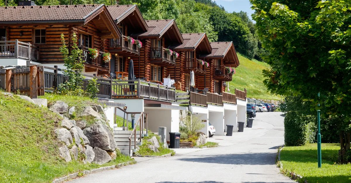 découvrez les chalets à vendre dans un parc résidentiel de loisirs et trouvez le cadre idéal pour profiter de séjours paisibles en pleine nature.